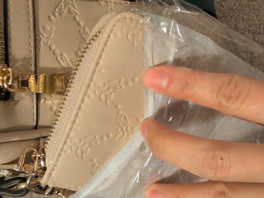 Beige Crossbody Bag with Bee Emblem and Tricolor Stripe With Matching L Wallet - Picture 9 of 9